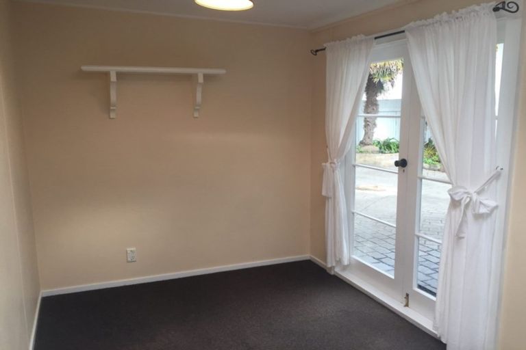 Photo of property in 2 Chaucer Road, Hospital Hill, Napier, 4110