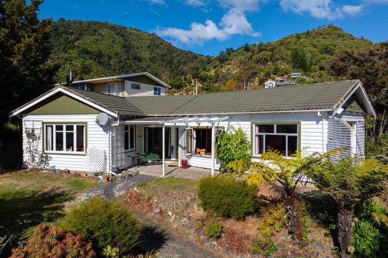 Photo of property in 8 Taranaki Street, Picton, 7220