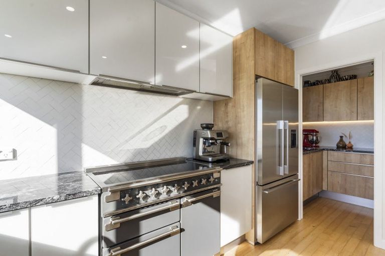 Photo of property in 11 Tui Vale Road, Shelly Park, Auckland, 2014