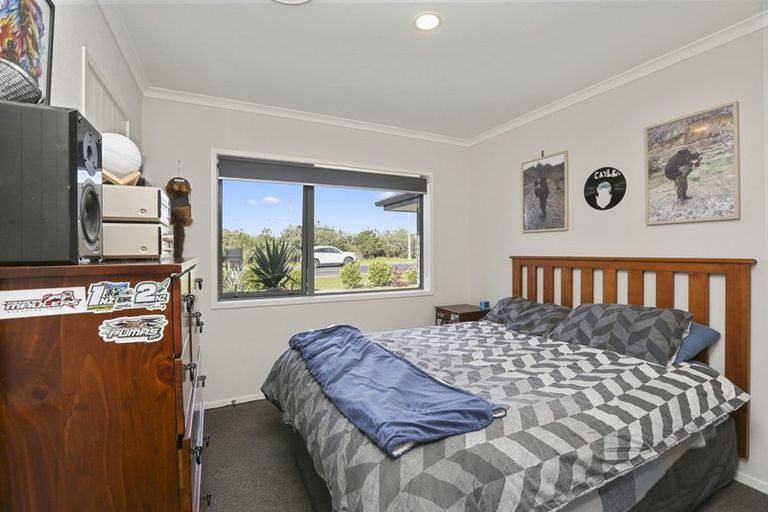 Photo of property in 122 Pohutukawa Place, Waiwhakaiho, New Plymouth, 4312