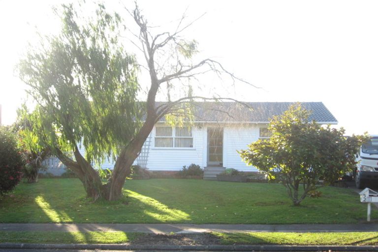 Photo of property in 52 Gainsborough Street, Manurewa, Auckland, 2102