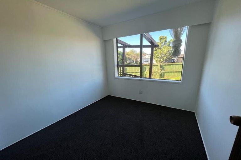 Photo of property in 1/69 Butley Drive, Farm Cove, Auckland, 2012