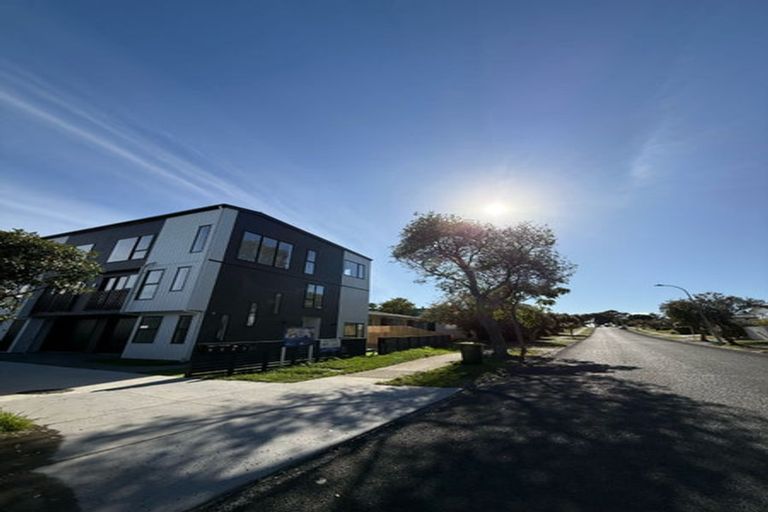 Photo of property in 25a Archmillen Avenue, Pakuranga Heights, Auckland, 2010