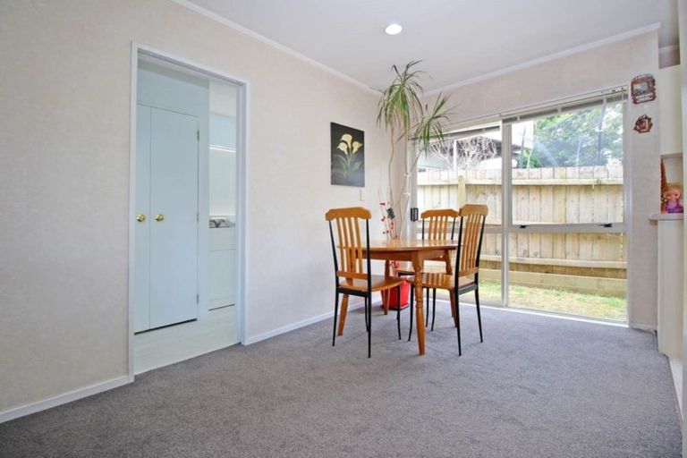 Photo of property in 2/5 Juvena Place, Clover Park, Auckland, 2019