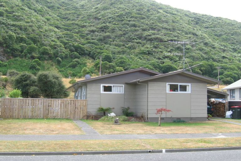 Photo of property in 11 Indiana Grove, Totara Park, Upper Hutt, 5018