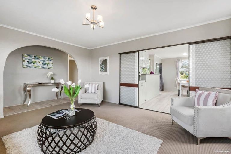 Photo of property in 12 Limmer Place, Browns Bay, Auckland, 0632