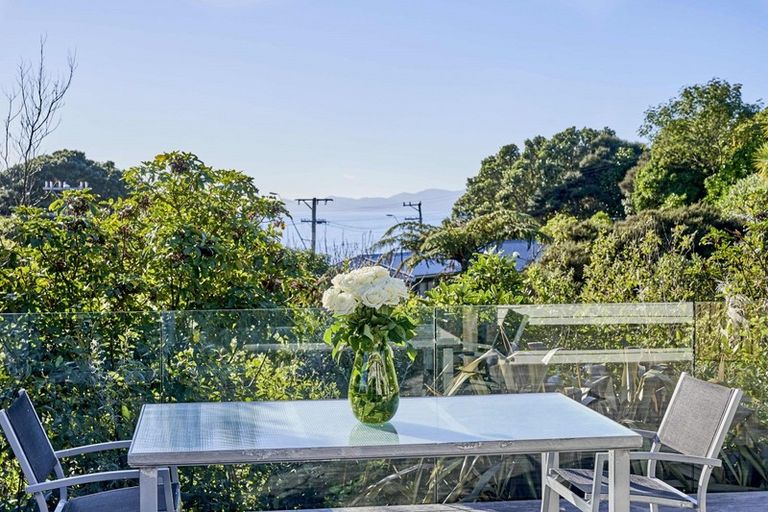 Photo of property in 5 Te Pari Pari Road, Pukerua Bay, 5026