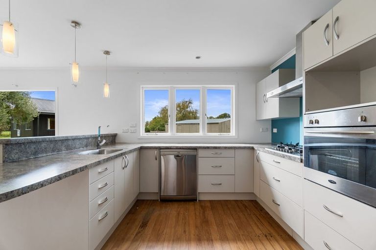 Photo of property in 16 Eureka Road, Eureka, Hamilton, 3287