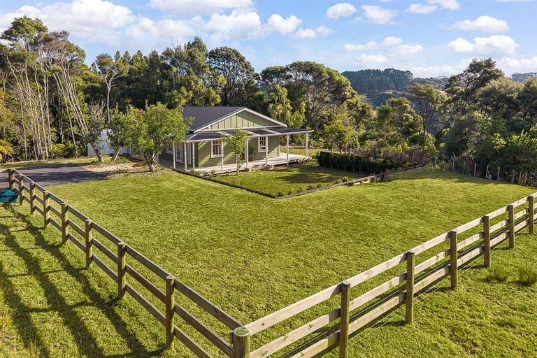 Photo of property in 1223 Old North Road, Helensville, 0875