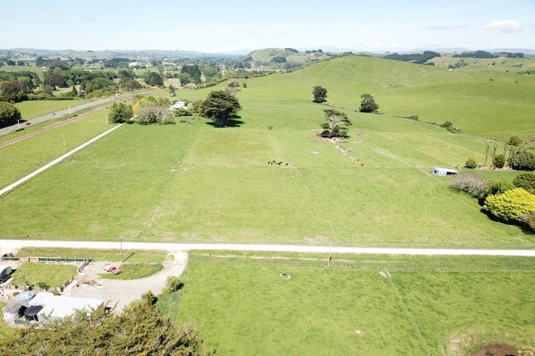 Photo of property in 21 Taylors Road, Mangatainoka, Woodville, 4999