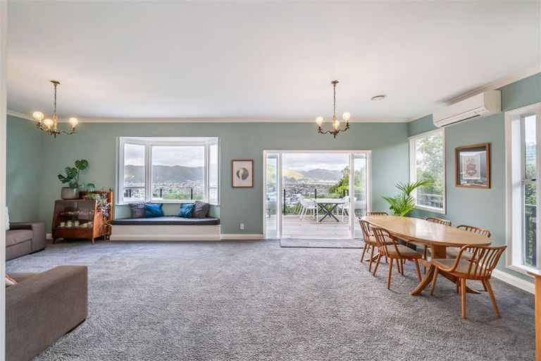 Photo of property in 6 Onehuka Road, Tirohanga, Lower Hutt, 5010