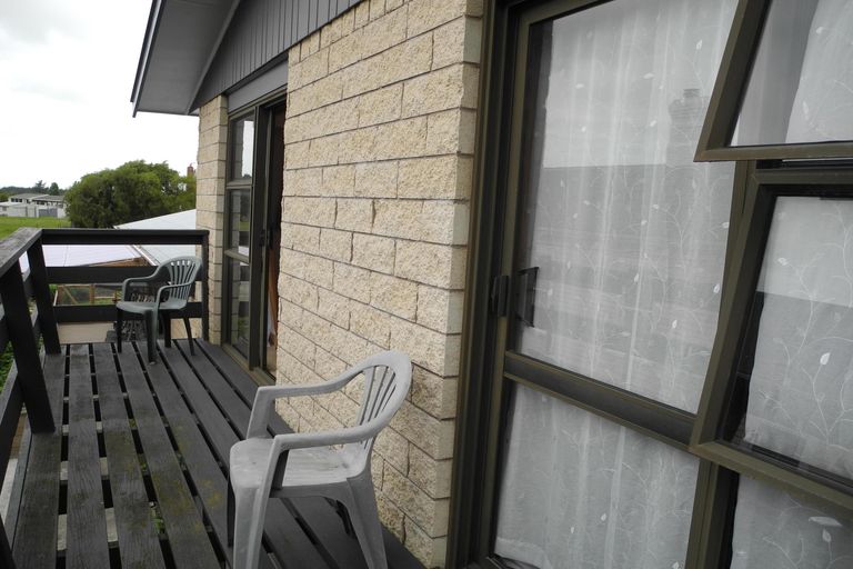 Photo of property in 12 Timaru Road, Waimate, 7924