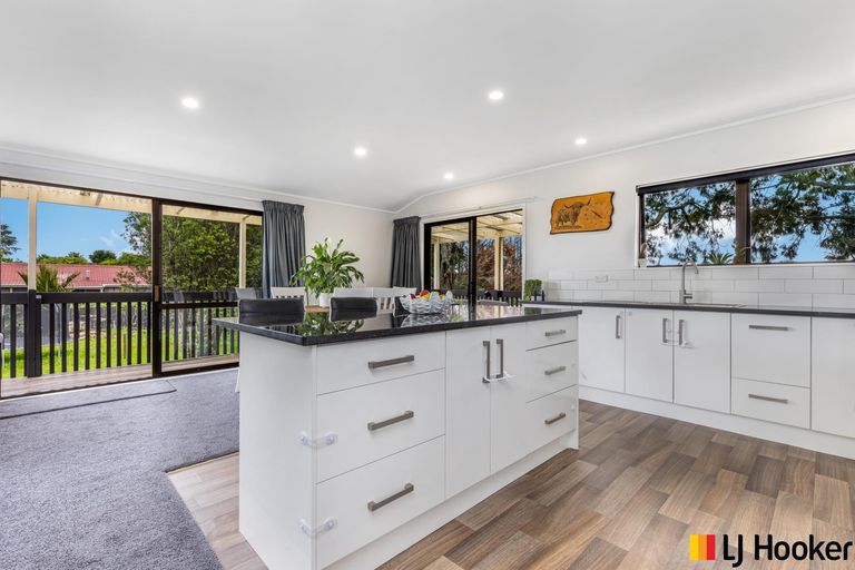 Photo of property in 2/187 Carnoustie Drive, Wattle Downs, Auckland, 2103