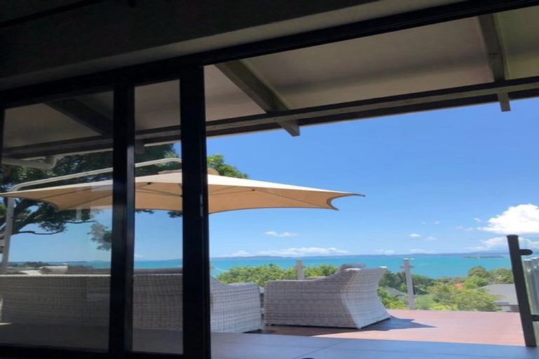 Photo of property in 16 Pounamu Place, Shelly Park, Auckland, 2014