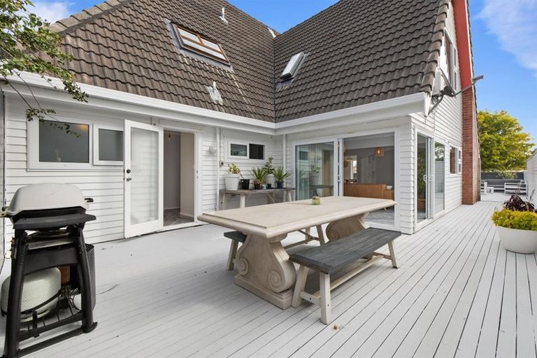 Photo of property in 2/3 County Road, Torbay, Auckland, 0630