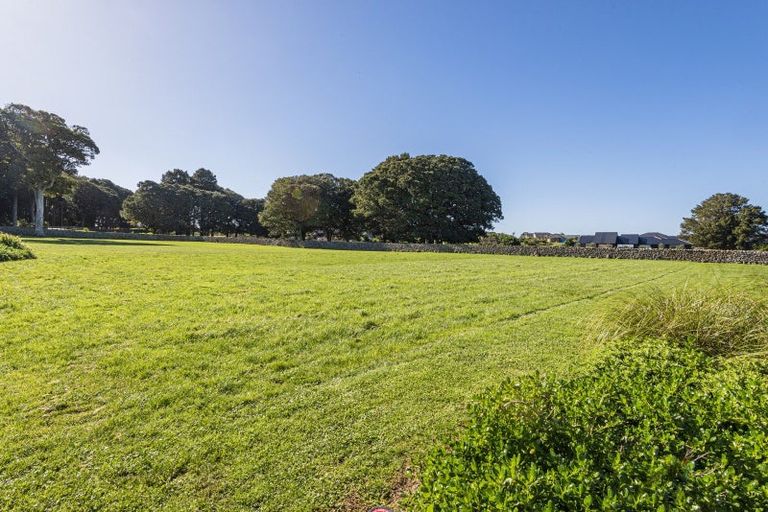 Photo of property in 35 Stoney Hill Road, Te Kamo, 0185