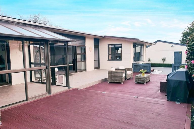 Photo of property in 10 Chilton Drive, Mairehau, Christchurch, 8052