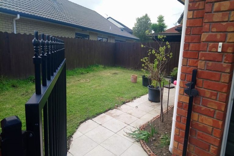 Photo of property in 8 Carisbrook Crescent, Papakura, 2110