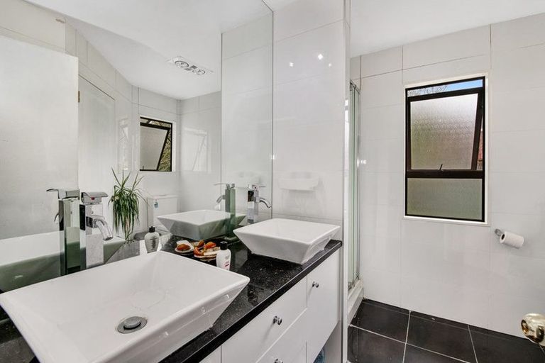 Photo of property in 30 Unsworth Drive, Unsworth Heights, Auckland, 0632