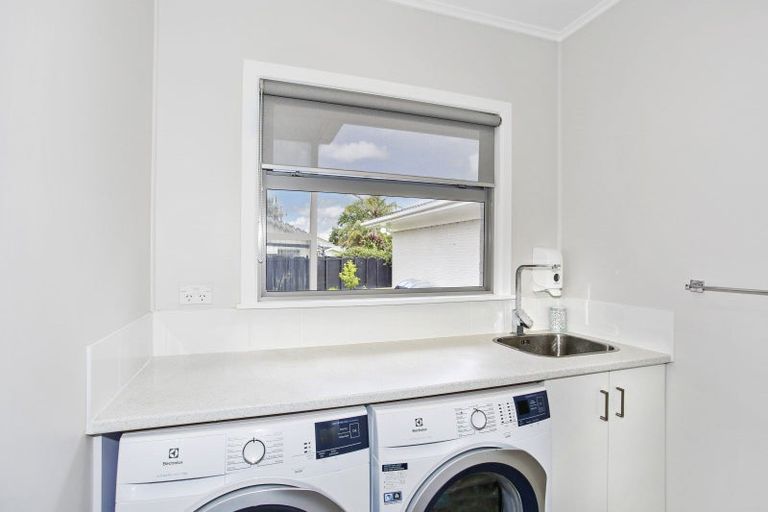 Photo of property in 13 Hanover Place, Pahurehure, Papakura, 2113