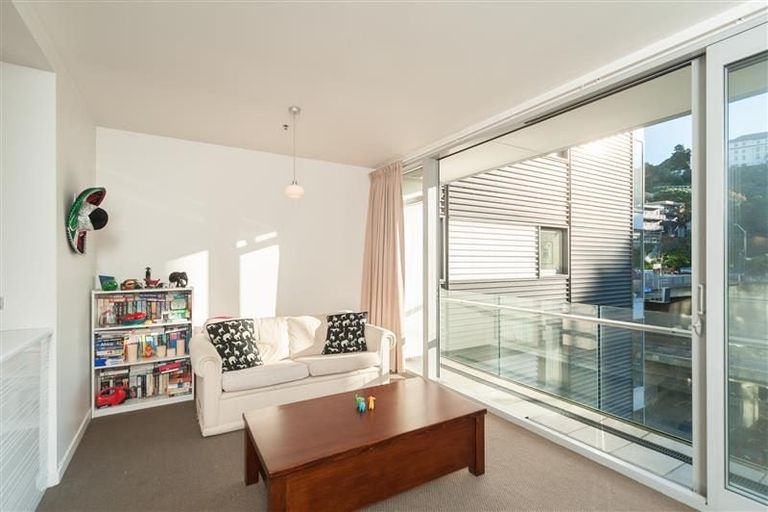 Photo of property in Montreaux Apartments, 2k/164 The Terrace, Wellington Central, Wellington, 6011