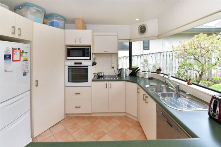 Photo of property in 2/12 Sundown Avenue, Manly, Whangaparaoa, 0930