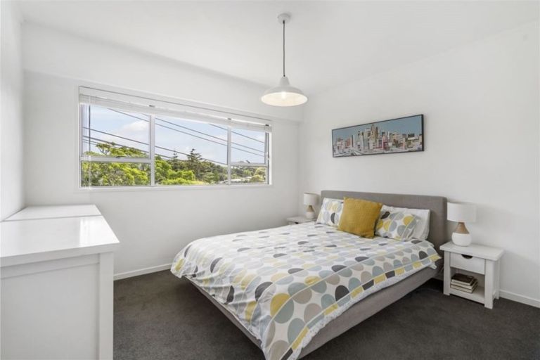 Photo of property in 2/84 Peach Road, Glenfield, Auckland, 0629