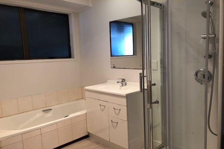 Photo of property in 10 Massine Place, Randwick Park, Auckland, 2105