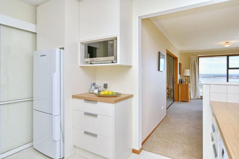 Photo of property in 2/56 Balmoral Lane, Redcliffs, Christchurch, 8081