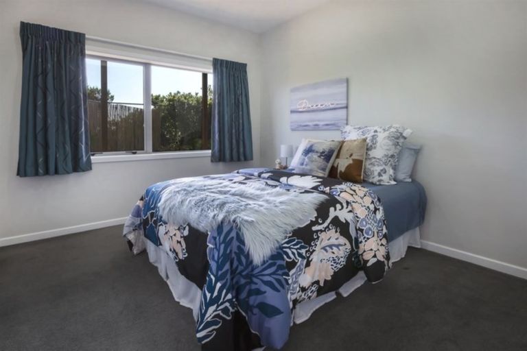 Photo of property in 58a Kahu Road, Paremata, Porirua, 5024