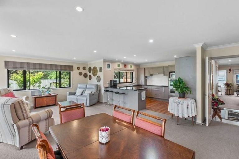 Photo of property in 15 Fairway Oaks Drive, Waikanae Beach, Waikanae, 5036