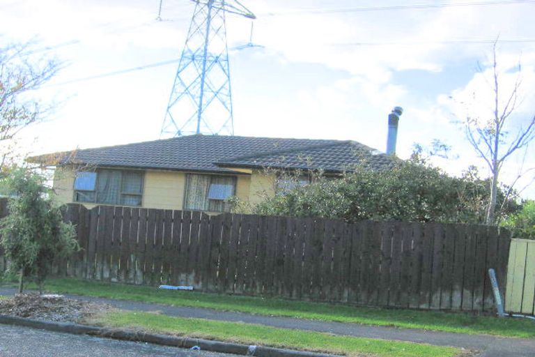 Photo of property in 23 Darnell Crescent, Clover Park, Auckland, 2019