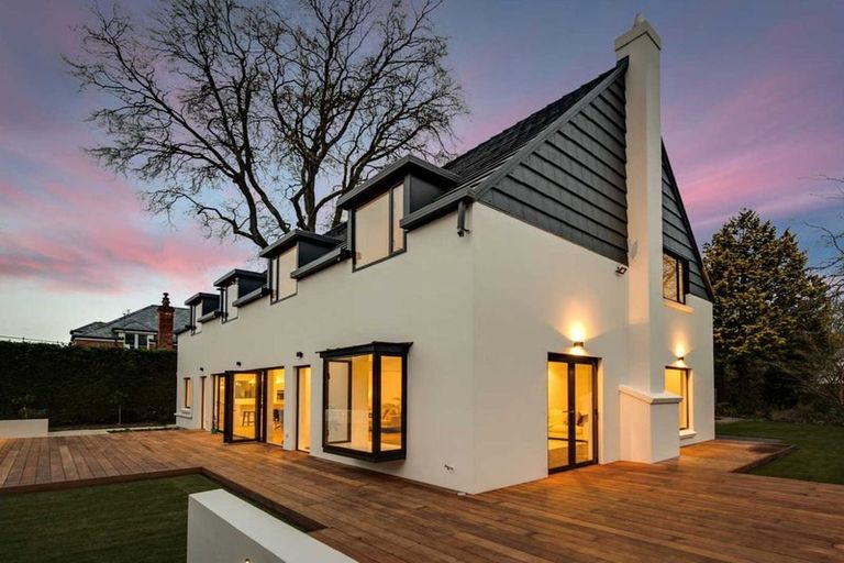 Photo of property in 142 Fendalton Road, Fendalton, Christchurch, 8052