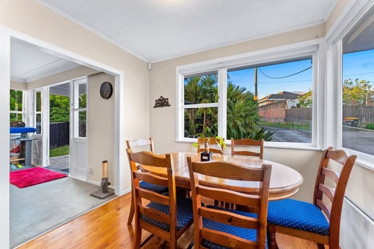 Photo of property in 23 Hutchinsons Road, Bucklands Beach, Auckland, 2014