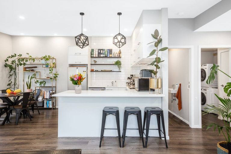 Photo of property in 1a Court Road, Tawa, Wellington, 5028