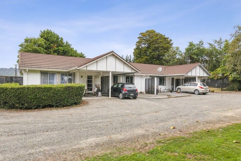 Photo of property in 114 Arapaepae Road, Levin, 5510