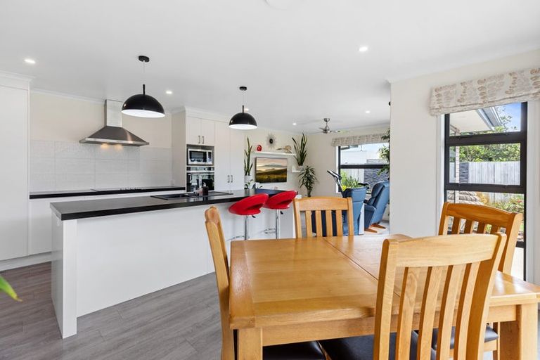 Photo of property in 27 Leet Crescent, Papamoa Beach, Papamoa, 3118