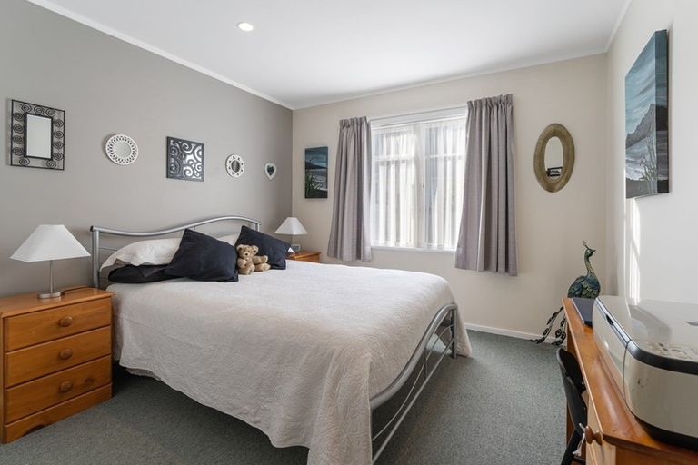 Photo of property in 44 Hookway Grove, Paraparaumu, 5032