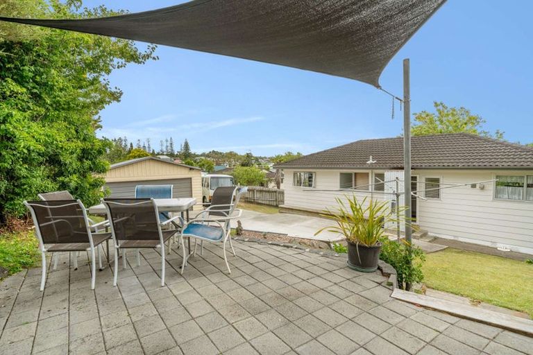 Photo of property in 10 Glucina Place, Glen Eden, Auckland, 0602