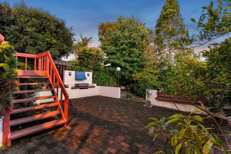 Photo of property in 6 Chelsea View Drive, Chatswood, Auckland, 0626