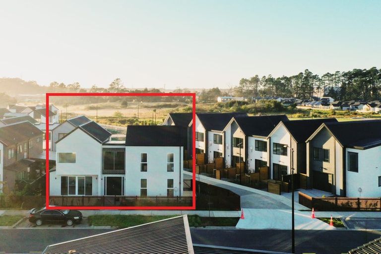 Photo of property in 6 Cara Avenue, Kumeu, 0810