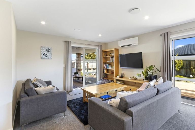 Photo of property in 8 Bargrove Close, Halswell, Christchurch, 8025