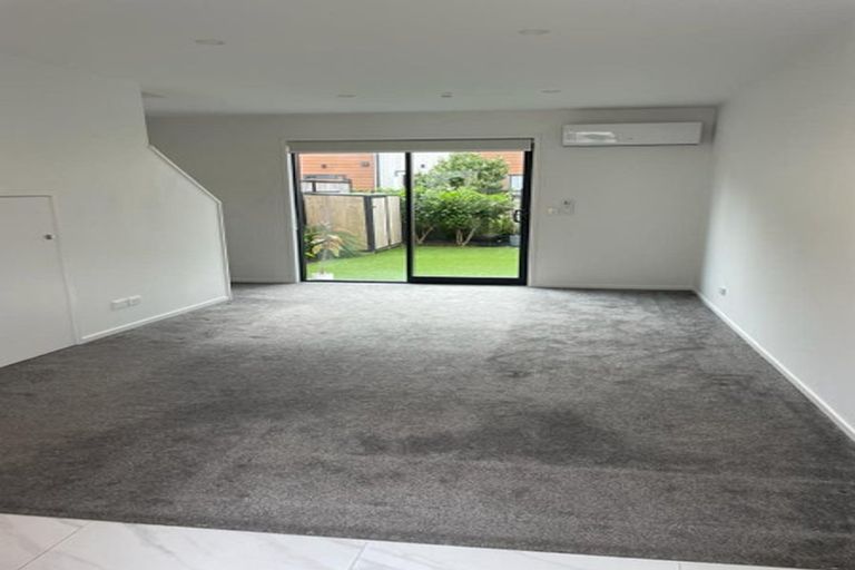 Photo of property in 2/170 Don Buck Road, Massey, Auckland, 0614