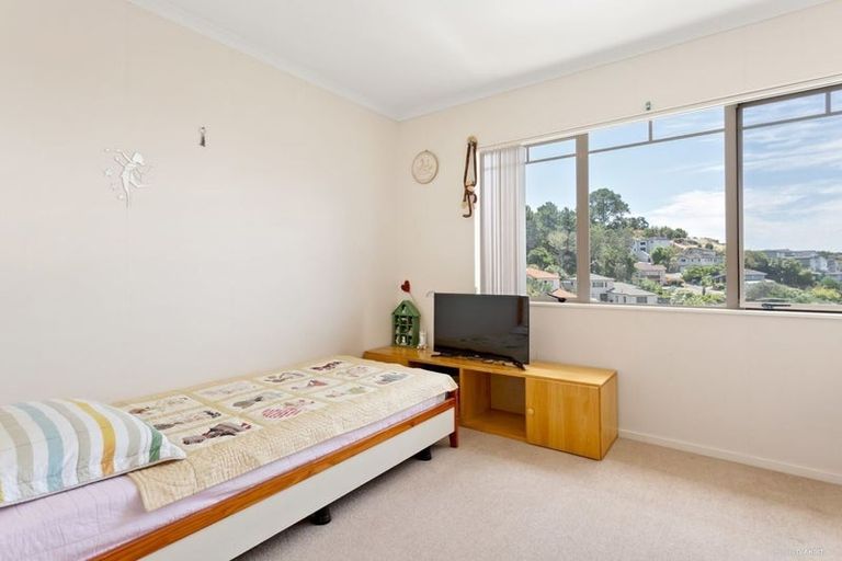 Photo of property in 5 Landvale Court, Browns Bay, Auckland, 0630