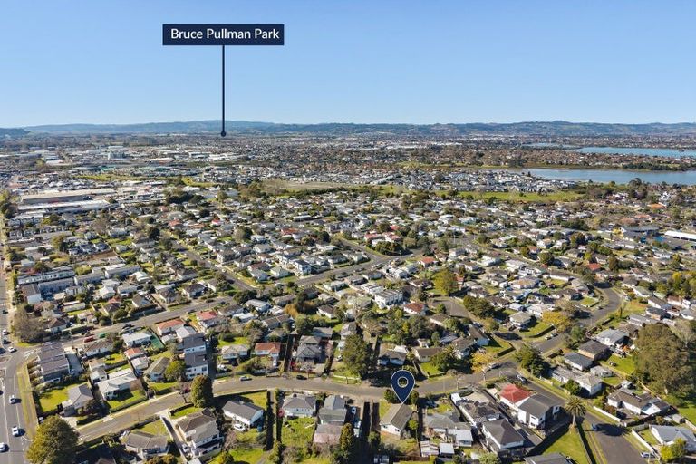Photo of property in 21 Hobart Crescent, Wattle Downs, Auckland, 2103