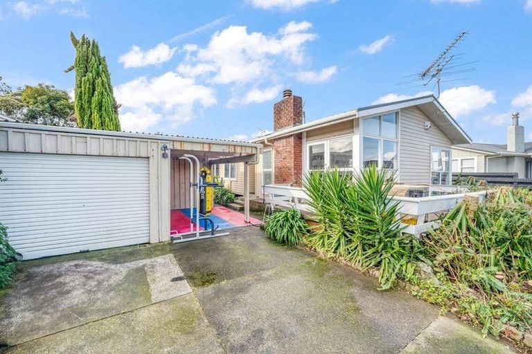 Photo of property in 22 Larne Avenue, Pakuranga Heights, Auckland, 2010