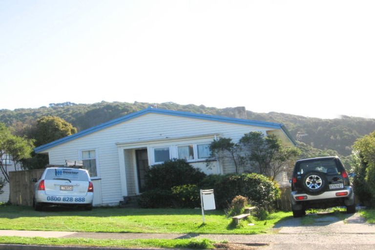 Photo of property in 11 Rangituhi Crescent, Takapuwahia, Porirua, 5022