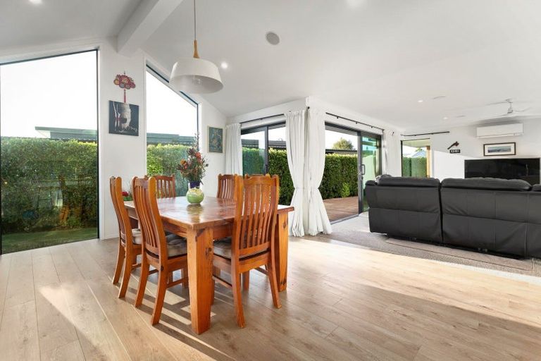 Photo of property in 17 Riverside Place, Katikati, 3129