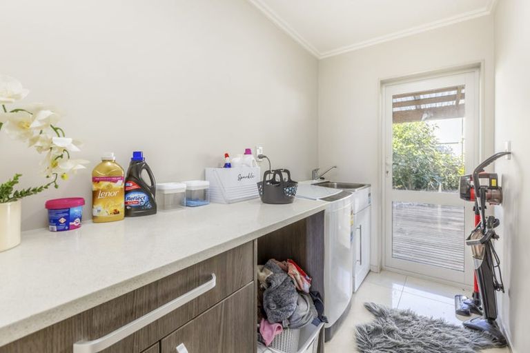 Photo of property in 11 Henriette Place, The Gardens, Auckland, 2105
