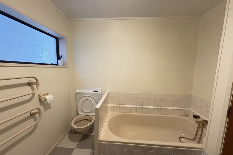Photo of property in 2/90 Royal View Road, Te Atatu South, Auckland, 0610